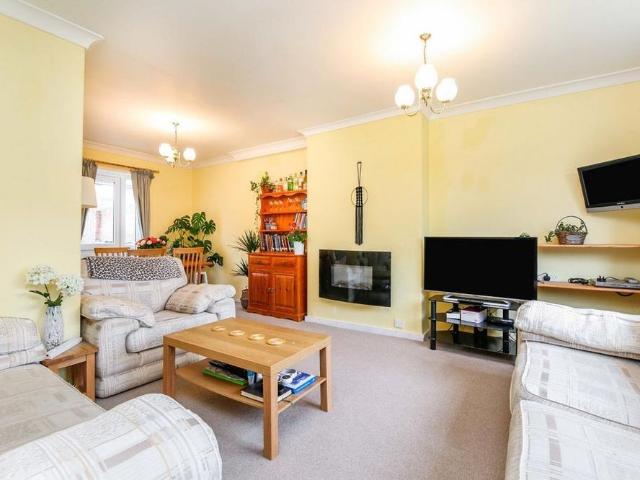 3 bedroom semi detached house to rent