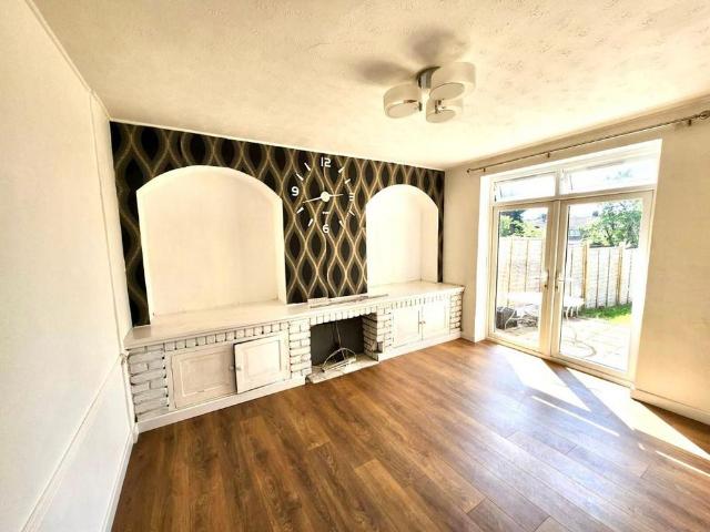 3 bedroom semi detached house to rent