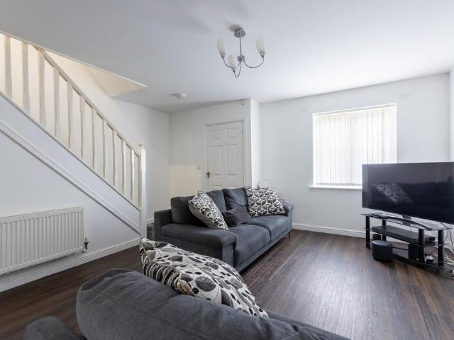 3 bedroom semi detached house to rent