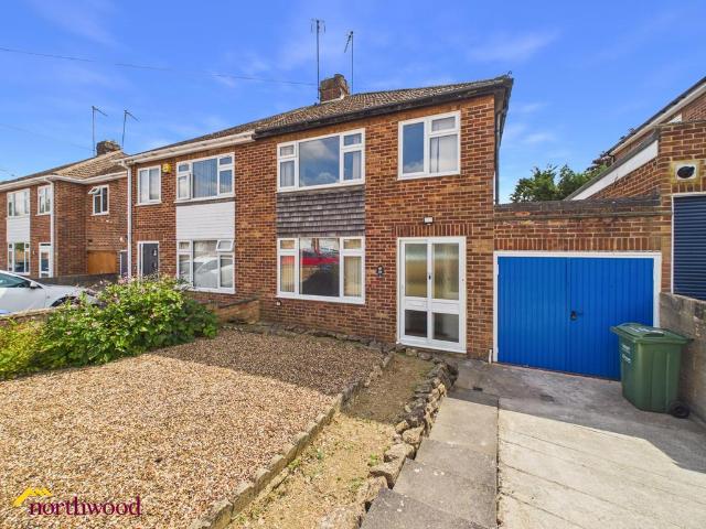 3 bedroom semi detached house to rent