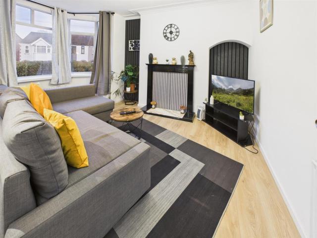 3 bedroom Semi detached house to rent