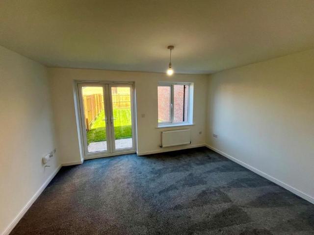 3 bedroom semi detached house to rent