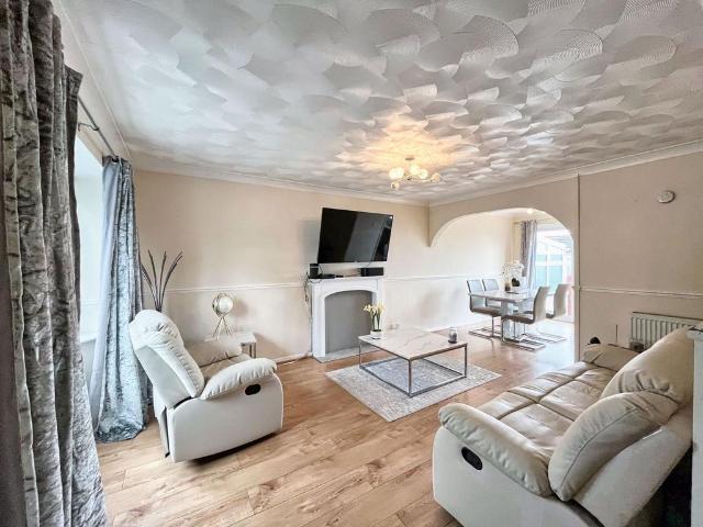 3 bedroom semi detached house to rent