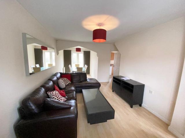 3 bedroom semi detached house to rent