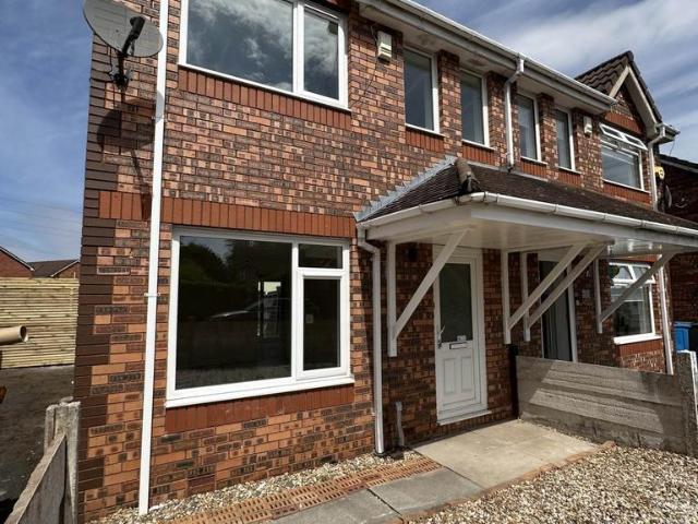3 bedroom semi detached house to rent