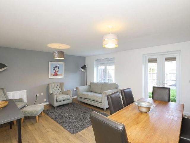 3 bedroom semi detached house to rent