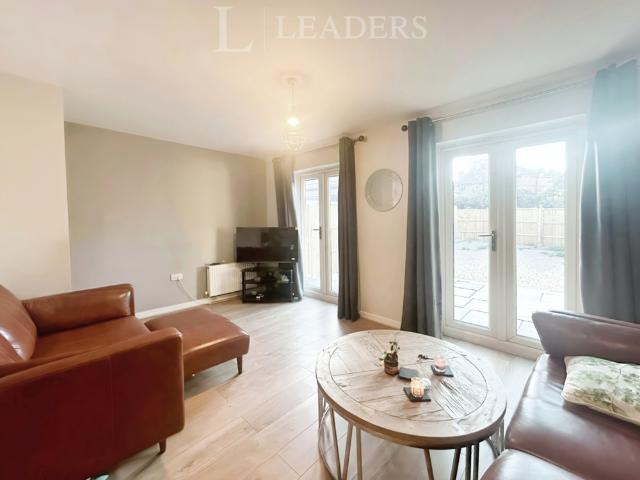 3 bedroom semi detached house to rent