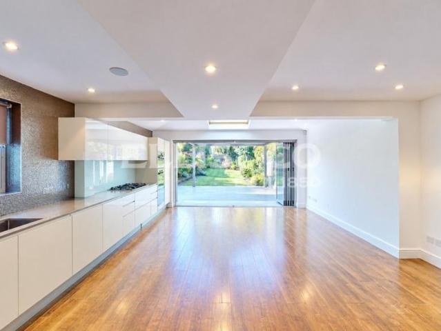 3 bedroom semi detached house to rent