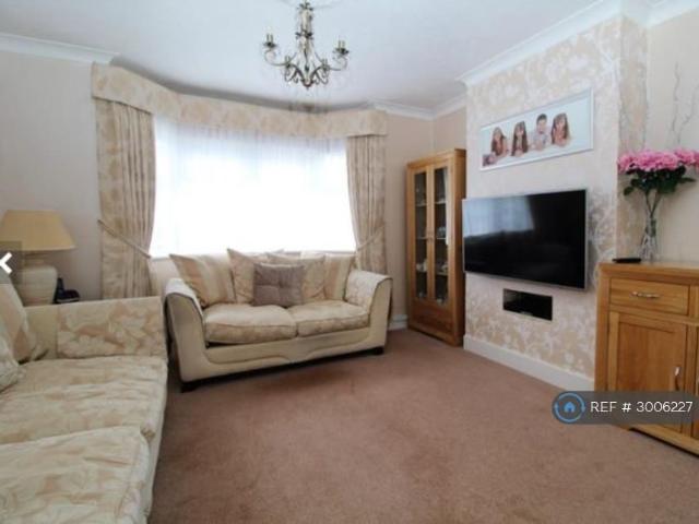 3 bedroom semi detached house to rent