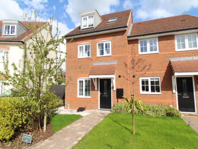 3 bedroom semi detached house to rent