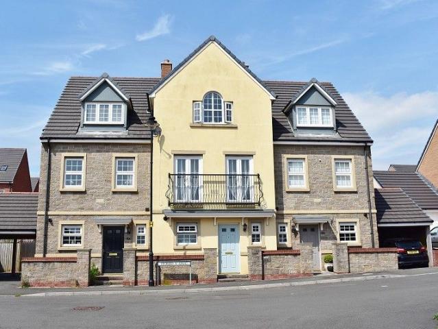 3 bedroom semi detached house to rent