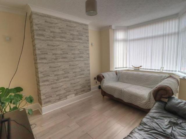 3 bedroom semi detached house to rent