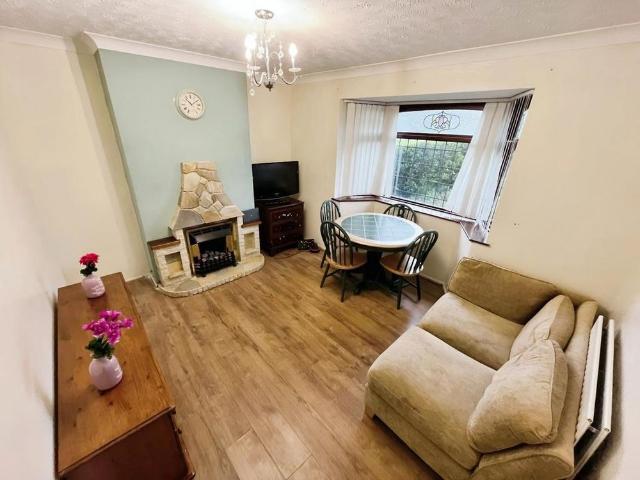 3 bedroom semi detached house to rent