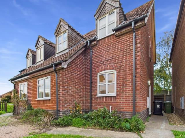 3 bedroom semi detached house to rent