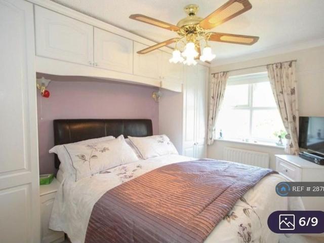 3 bedroom semi detached house to rent