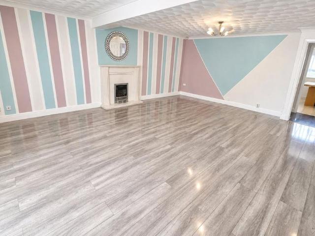 3 bedroom semi detached house to rent