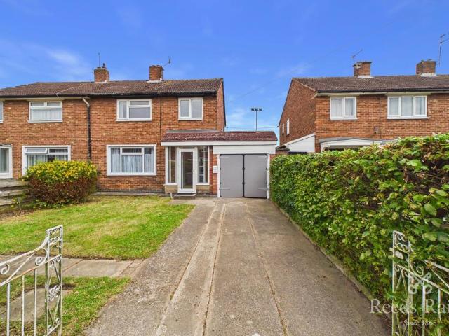 3 bedroom semi detached house to rent