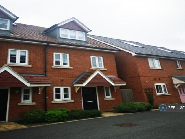 3 bedroom semi detached house to rent