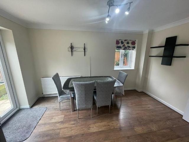 3 bedroom semi detached house to rent