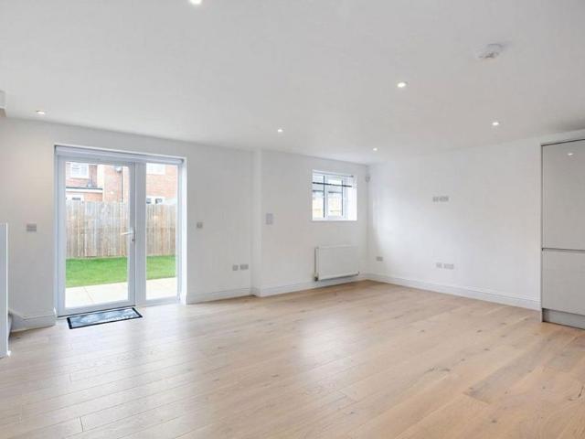 3 bedroom semi detached house to rent