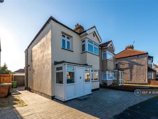 3 bedroom semi detached house to rent