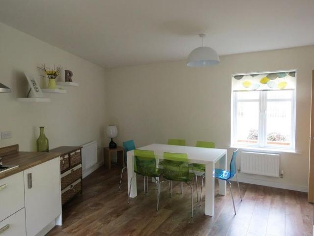 3 bedroom semi detached house to rent