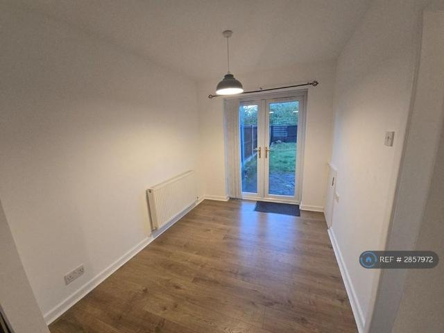 3 bedroom semi detached house to rent