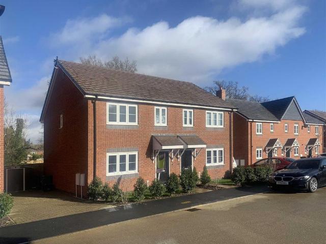 3 bedroom semi detached house to rent