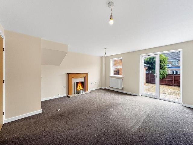 3 bedroom semi detached house to rent