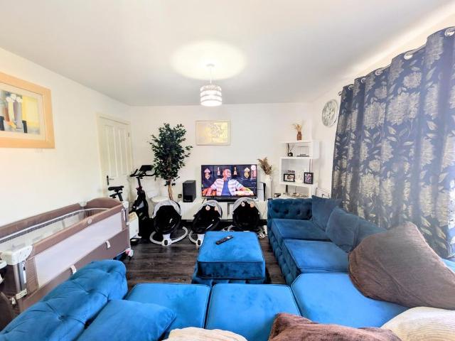 3 bedroom semi detached house to rent