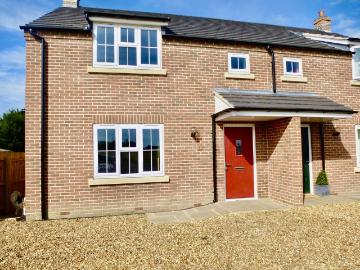 3 bedroom semi detached house to rent