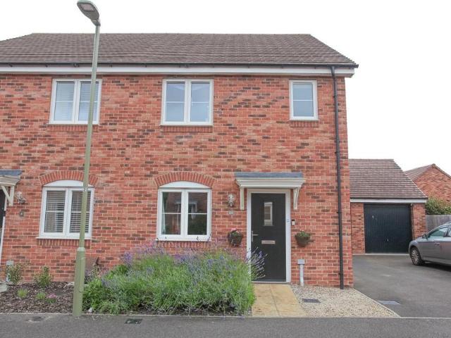 3 bedroom semi detached house to rent