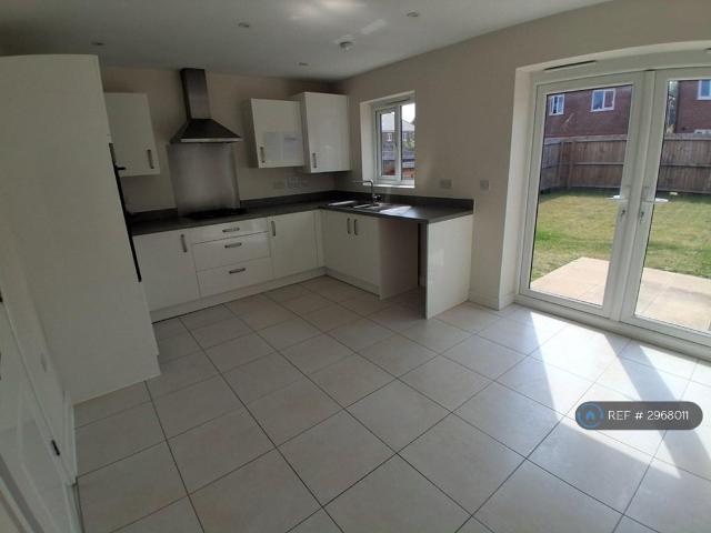 3 bedroom semi detached house to rent