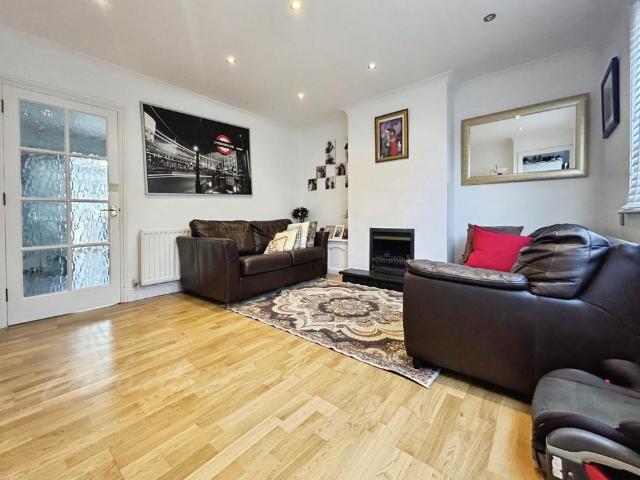 3 bedroom semi detached house to rent