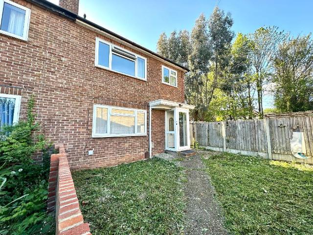 3 Bedroom Semi Detached House To Rent
