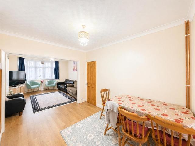3 bedroom semi detached house to rent