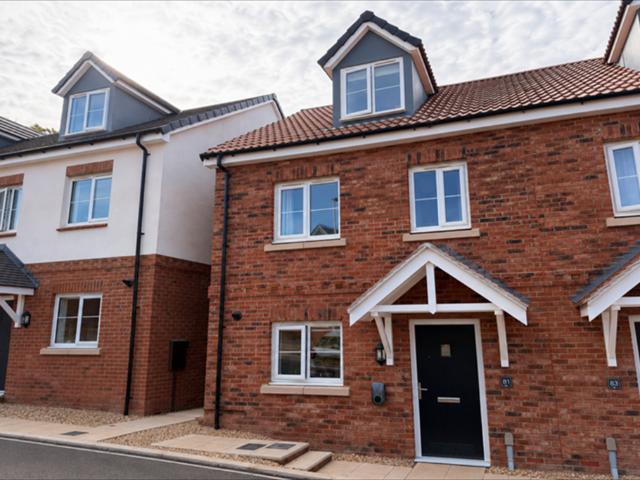 3 bedroom semi detached house to rent