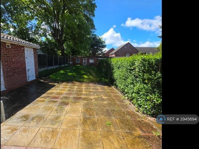 3 bedroom semi detached house to rent