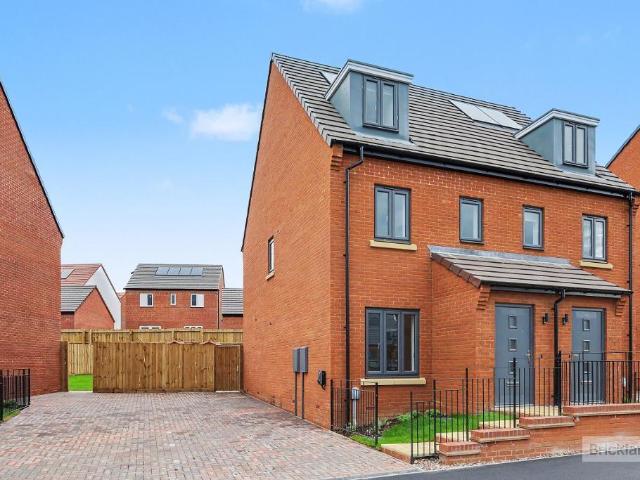 3 bedroom semi detached house to rent