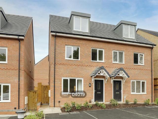 3 bedroom semi detached house to rent