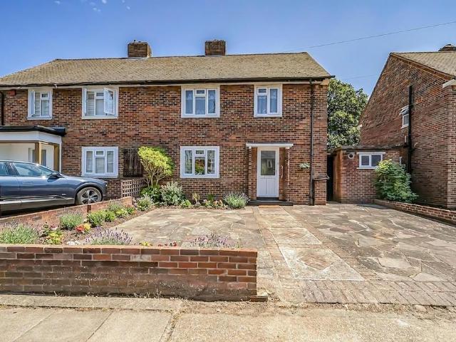 3 bedroom semi detached house to rent