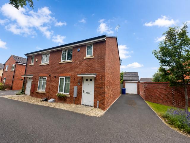 3 bedroom semi detached house to rent