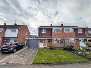 3 bedroom semi detached house to rent