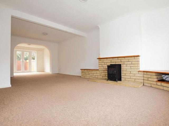 3 bedroom semi detached house to rent