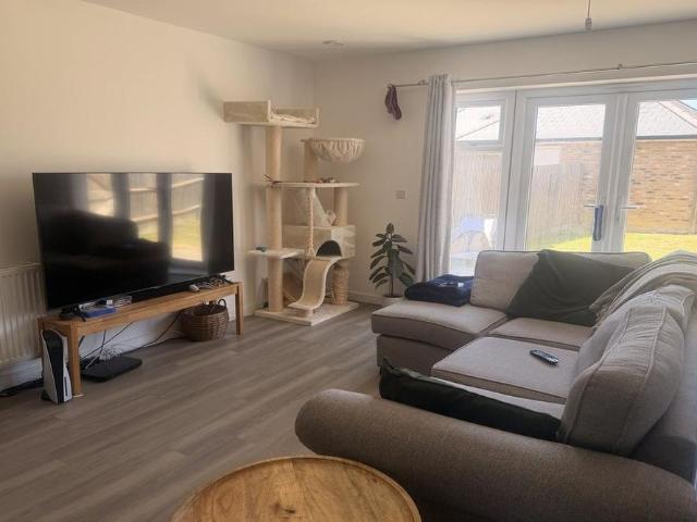 3 bedroom semi detached house to rent