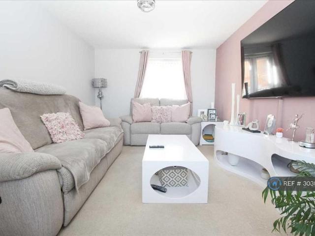 3 bedroom semi detached house to rent