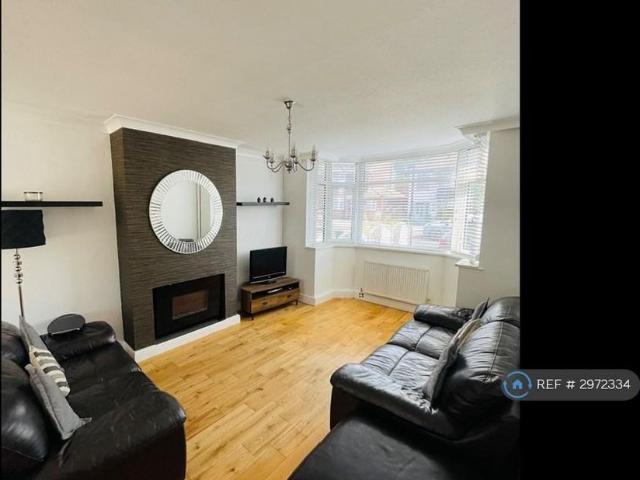 3 bedroom semi detached house to rent