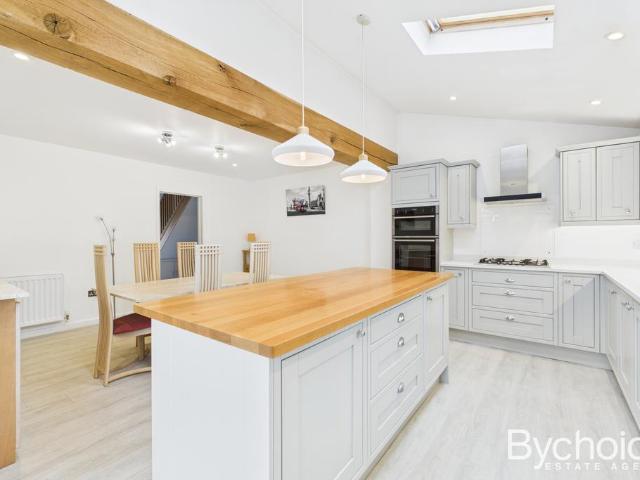 3 bedroom semi detached house to rent