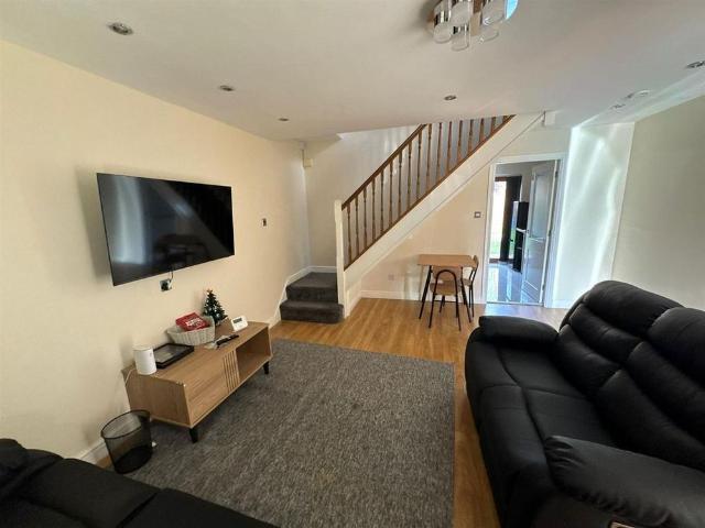 3 bedroom semi detached house to rent
