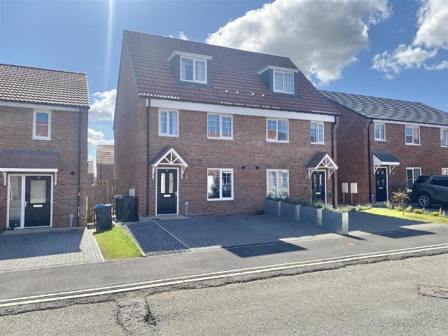3 bedroom semi detached house to rent
